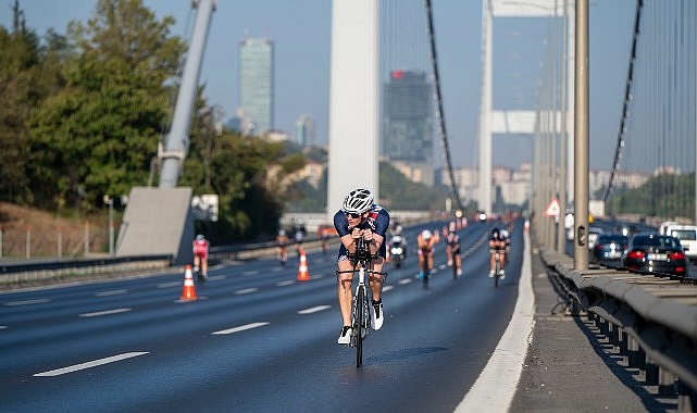 D&uuml;nyanın ilk Oral-B Asya ve Avrupa Triatlon Şampiyonası İstanbul'da yapıldı