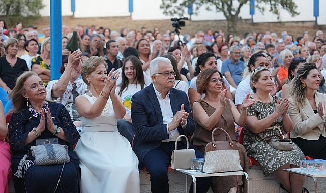 &ldquo;D&uuml;şten D&uuml;ş&uuml;nceye Zamansız Kadınlar&rdquo; G&ouml;sterimi Burhaniye&rsquo;de Ger&ccedil;ekleştirildi