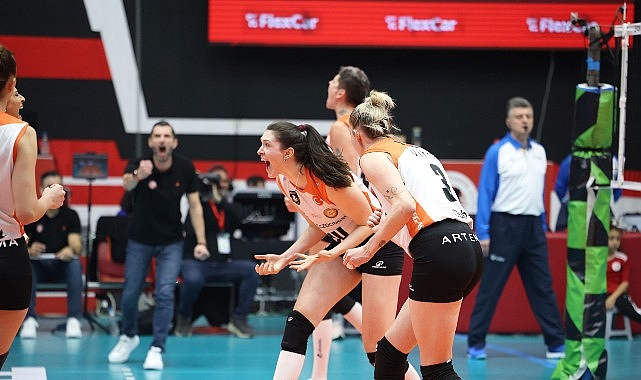 Eczacıbaşı Dynavit, Yunanistan deplasmanından 1 puanla d&ouml;nd&uuml;