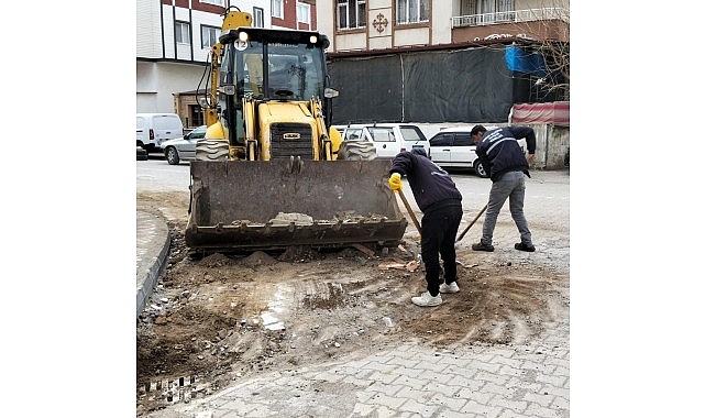 Edremit Belediyesi Altınkum&rsquo;da ve Kadık&ouml;y&rsquo;de Yolları Yeniliyor