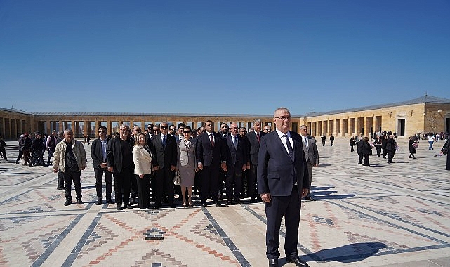 Edremit Belediyesi Ata&rsquo;nın huzuruna &ccedil;ıktı