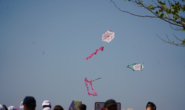 Edremit Belediyesi Geleneksel U&ccedil;urtma Şenliği yapıldı