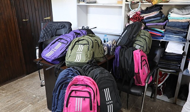 Edremit Belediyesi'nden 400 &ouml;ğrenciye yeni eğitim yılıdesteği
