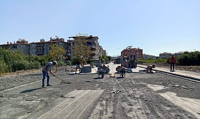 Edremit&rsquo;in d&ouml;rt bir yanında &ccedil;alışmalar aralıksız s&uuml;r&uuml;yor