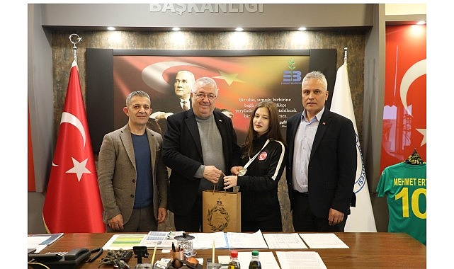 Edremit&rsquo;in gururu Ecrin Yanıt&rsquo;tan bir T&uuml;rkiye Şampiyonluğu daha