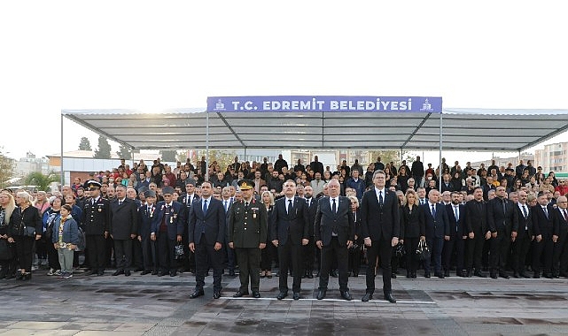 Edremit&rsquo;te 10 Kasım&rsquo;da Hayat Durdu