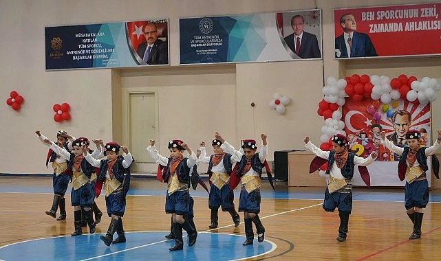 Edremit&rsquo;te 23 Nisan coşkuyla kutlandı