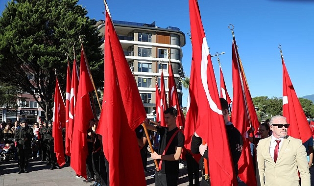Edremit&rsquo;te Cumhuriyet&rsquo;in 102. Yılı Coşkuyla Kutlandı