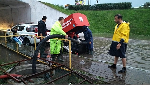 Edremit&rsquo;te Şiddetli Yağışlara &Ouml;nlem Alınıyor