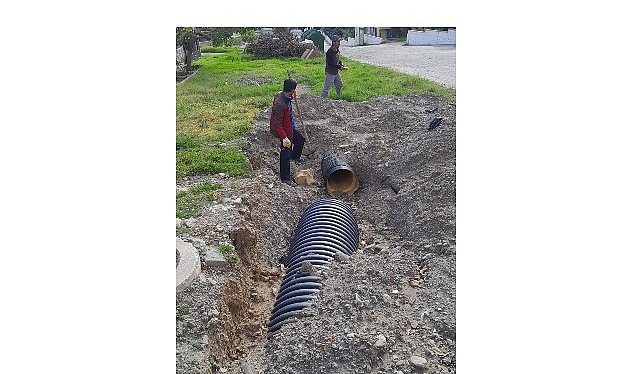 Edremit&rsquo;te yağışlara karşı &ouml;nlem: Narlı&rsquo;da yağmur suyu hattı &ccedil;alışmaları