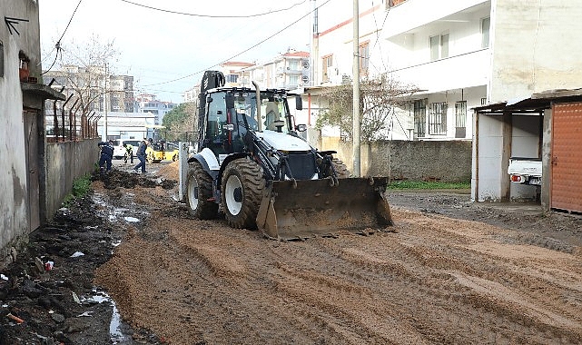 Edremit&rsquo;te yol seferberliği: 14 ekip aynı anda sahada