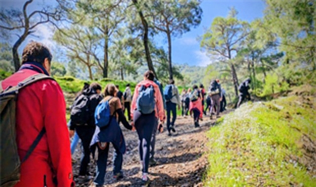 Efes Mimas Yolu&rsquo;nda bahar y&uuml;r&uuml;y&uuml;ş&uuml;