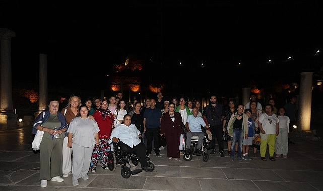 Efes Sel&ccedil;uk Belediyesi&rsquo;nden Engelsiz Bireylere Efes'te Gece Yolculuğu