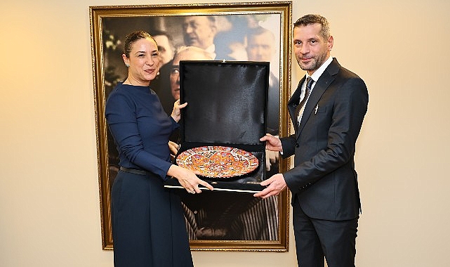 Efes Sel&ccedil;uk Belediyesi&rsquo;ne Hayvan Ambulansı Bağışı