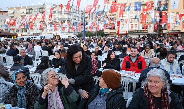 Efes Sel&ccedil;uk&rsquo;ta İftar Sofrası Dayanışma ile Kuruldu