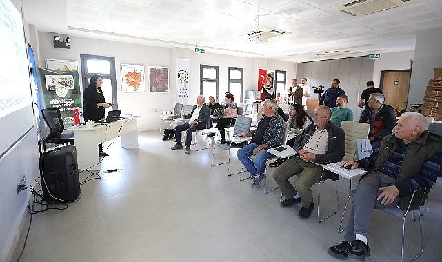 Efes Sel&ccedil;uk'ta &uuml;reticilere "&Uuml;cretsiz Toprak Analizi Eğitimi" verildi