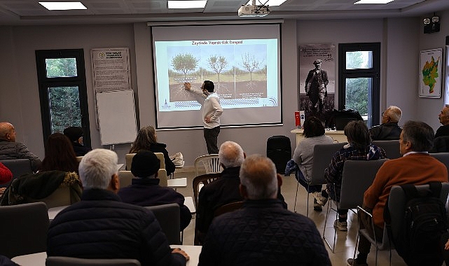 Efes Sel&ccedil;uk&rsquo;ta Zeytin Budama Eğitimi D&uuml;zenlendi