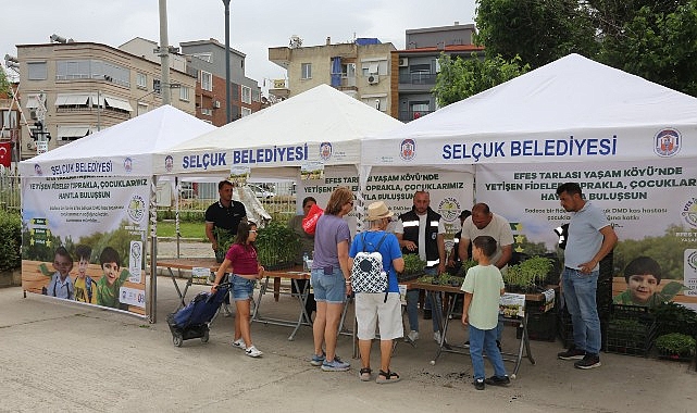 Efes Tarlası Yaşam K&ouml;y&uuml;&rsquo;nde Dağıtılan Fideler DMD Hastası &Ccedil;ocuklara Umut Oldu