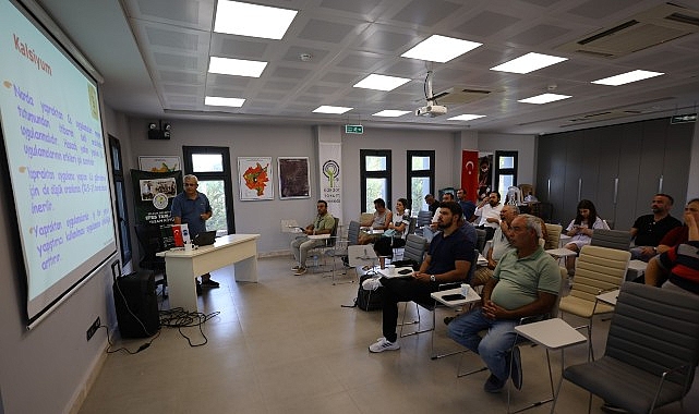 Efes Tarlası Yaşam K&ouml;y&uuml;&rsquo;nde Nar &Uuml;reticilerine Eğitim
