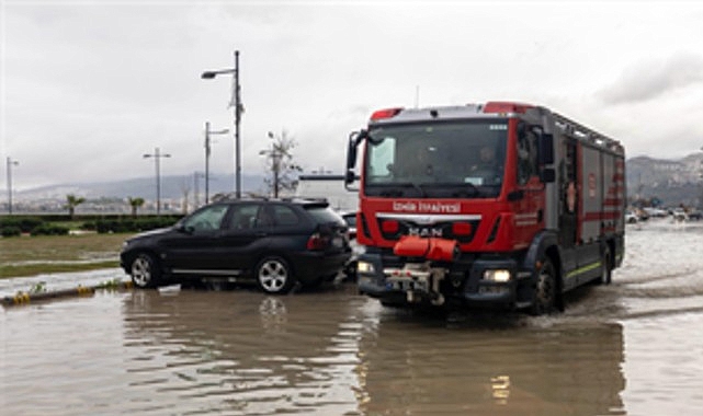 Ege kıyılarında basın&ccedil; 991 mb&rsquo;a d&uuml;şt&uuml;, deniz 85 santimetre y&uuml;kseldi