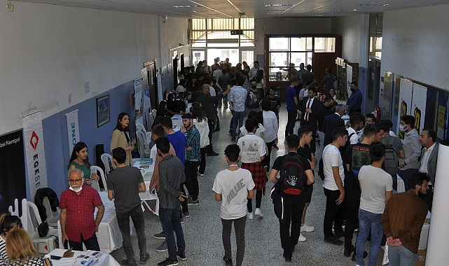 Ege Meslek Y&uuml;ksekokulu geniş program yelpazesiyle yeni &ouml;ğrencilerini bekliyor