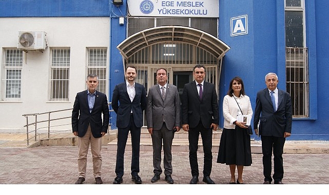 Ege Meslek Y&uuml;ksekokulunda &Uuml;niversite-Sanayi İş Birliği Toplantısı Ger&ccedil;ekleştirildi