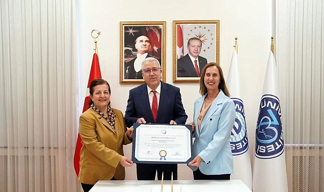 Ege &Uuml;niversitesi Ebelik B&ouml;l&uuml;m&uuml; Eğitimde Kaliteyi Tescilledi