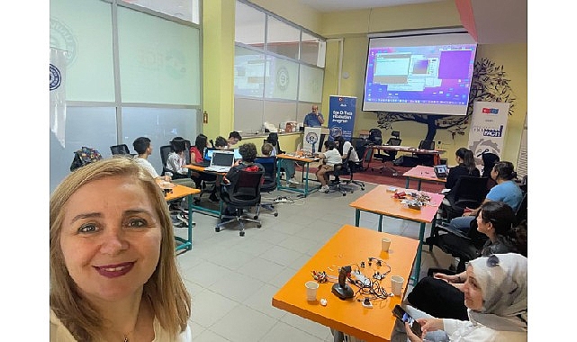 Ege &Uuml;niversitesi İzmir Access the Game Hackathonu başarıyla tamamlandı