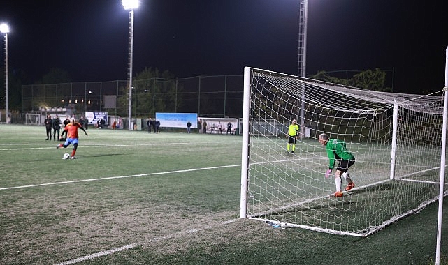 Ege &Uuml;niversitesi Masterlar Futbol Takımı şampiyonluğa uzandı