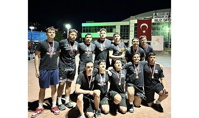 Ege &Uuml;niversitesi Sualtı Ragbisi takımlarından &ccedil;ifte şampiyonluk