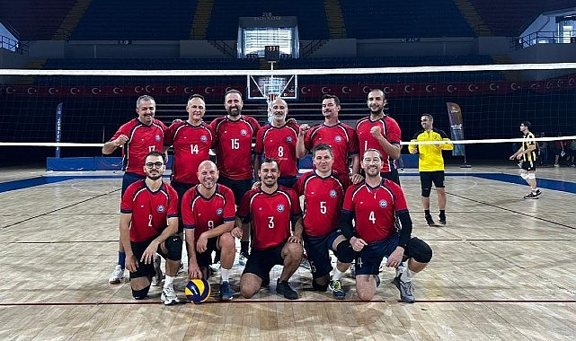 Ege &Uuml;niversitesi Voleybol Takımı adını finallere yazdırdı