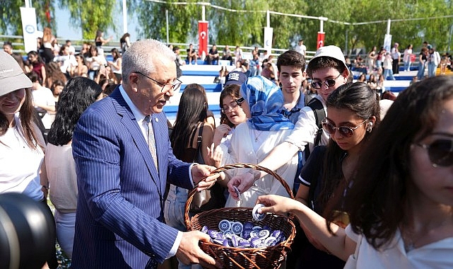 Ege &Uuml;niversitesi yeni &ouml;ğrencilerine şenlikle &ldquo;Merhaba&rdquo; dedi