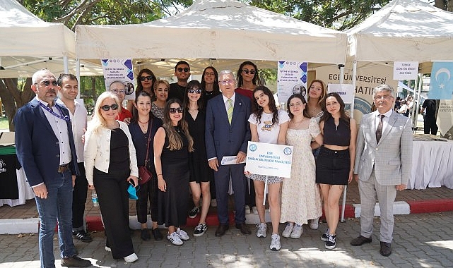 Ege &Uuml;niversitesinde bahar şenliği ateşi yakıldı