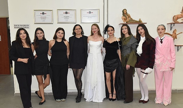 Ege&rsquo;de edebiyat ve moda aynı sahneyi paylaştı
