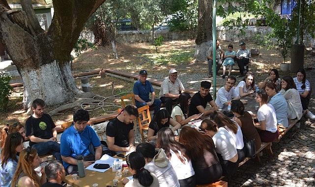 Egeli Gen&ccedil; Sosyologlar Yerelden K&uuml;resele K&ouml;ylerin Sosyal D&ouml;n&uuml;ş&uuml;m&uuml;n&uuml; Yerinde İncelediler