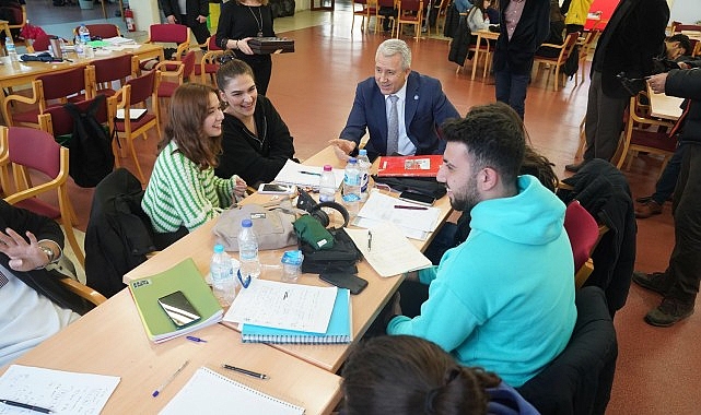 Egeli gen&ccedil;lerin vazge&ccedil;ilmez mek&acirc;nı: Ege &Uuml;niversitesi Merkez K&uuml;t&uuml;phanesi
