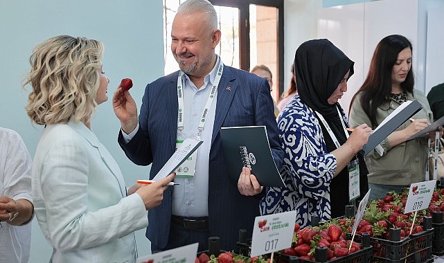 Emiralem &Ccedil;ilek Festivali rekor kırdı: milyonu ge&ccedil;ti!