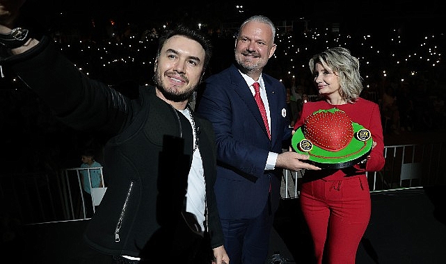 Emiralem &Ccedil;ilek Festivali'ne muhteşem başlangı&ccedil;
