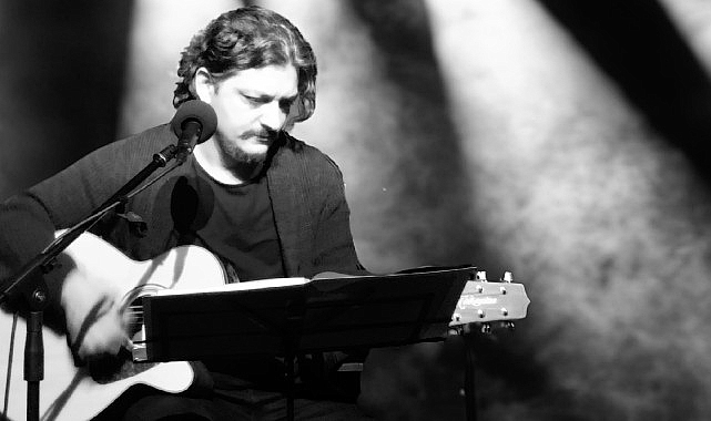 Emre &Ccedil;akmakoğlu'ndan yeni tekli: Tam da Yeri