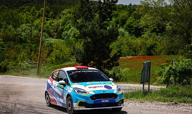 Engelli ralli pilotu K&uuml;bra aracını başarıdan başarıya s&uuml;r&uuml;yor