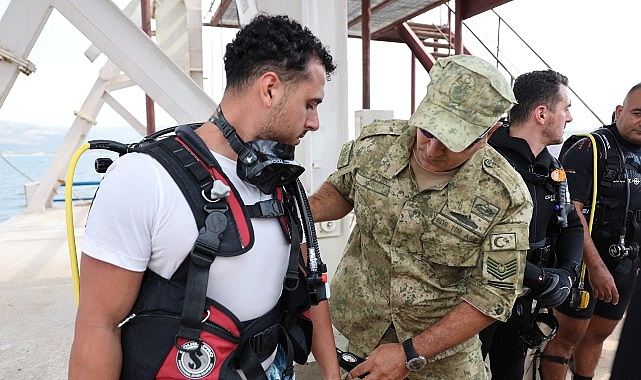 Engelliler, 30 Ağustos Zaferi i&ccedil;in su altı dalışı yaptı