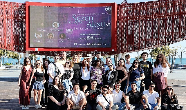 Erasmuslu gen&ccedil;lerden mini konser