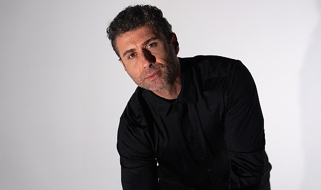 Eser &Ccedil;akarcı sessizliğini 'Ay Sende Mi?' ile bozdu!