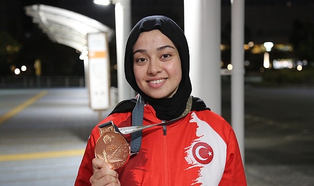 Esma G&ouml;k&uuml;l&uuml;, İşitme Engelliler Olimpiyatlarında Bronz Madalya Alarak &Uuml;lkemizin Gururu Oldu