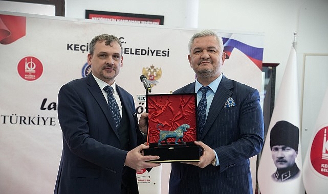 Estergon T&uuml;rk K&uuml;lt&uuml;r Merkezi&rsquo;nde &ldquo;Cumhuriyet&rsquo;in Doğuşu&rdquo; Resim Sergisi A&ccedil;ıldı