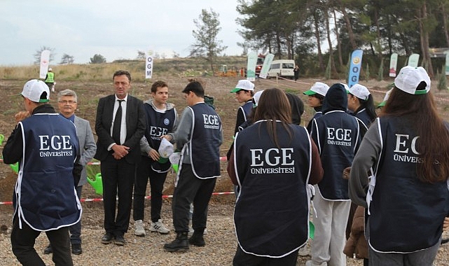 E&Uuml; Ailesi Milli Ağa&ccedil;landırma G&uuml;n&uuml;nde &ldquo;Yeşil Vatan&rdquo; i&ccedil;in fidan dikti