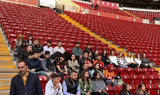 E&Uuml; Bayındır MYO &ouml;ğrencileri Rams Park Stadı&rsquo;nın zeminini inceledi