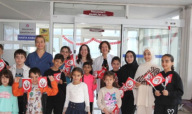 E&Uuml; Diş Hekimliği Fak&uuml;ltesi, &ccedil;ocuklarla Cumhuriyet coşkusunu paylaştı