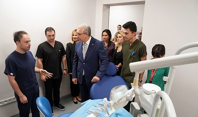 E&Uuml; Diş Hekimliği Fak&uuml;ltesi, modern eğitimi ve g&uuml;&ccedil;l&uuml; altyapısıyla geleceğin hekimlerini yetiştiriyor