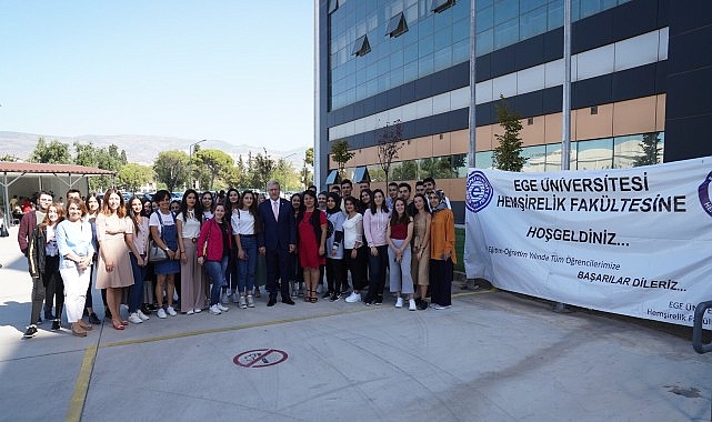 E&Uuml; Hemşirelik Fak&uuml;ltesi hemşirelik eğitiminde &ouml;nc&uuml; rol&uuml;n&uuml; s&uuml;rd&uuml;r&uuml;yor